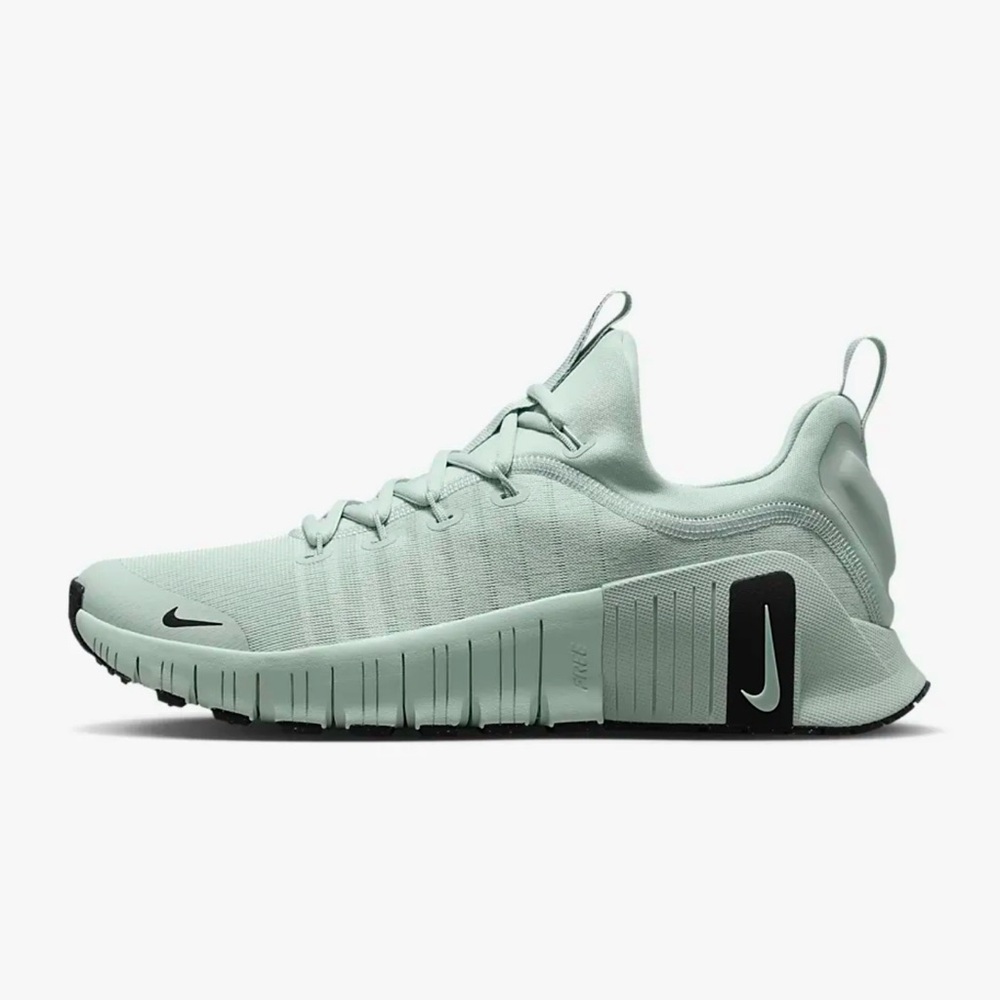 Women’s Nike Metcon 6 light silver/black size 8 BRAND NEW NEVER WORN